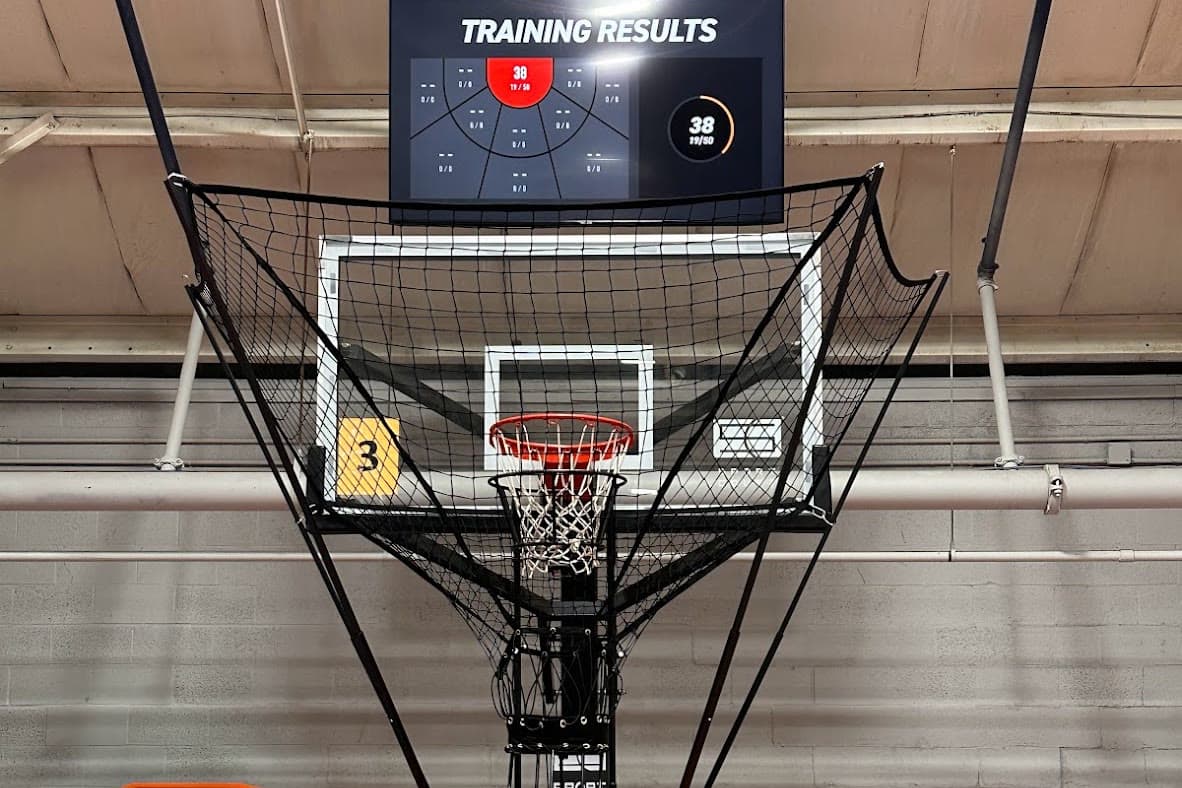 A Swish365 shooting zone: the Dr. Dish machine, its net and the training results scoreboard